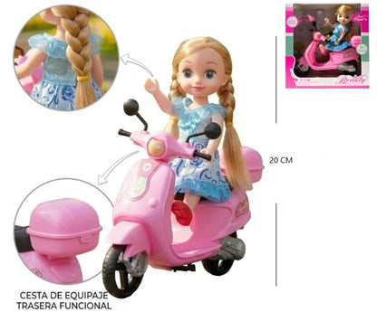 Muñeca con scooter rosa